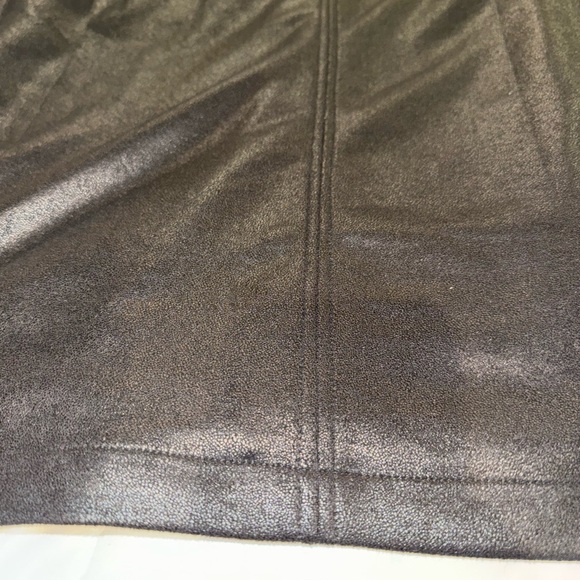 Voy Women’s size XL Black Faux Leather V neck Top with Ruffled Sleeves - Picture 6 of 6